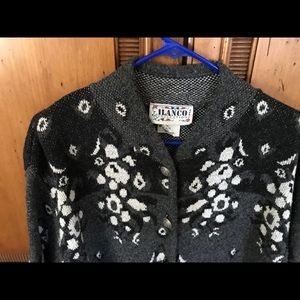 Ladies sweater, like new.   Medium
